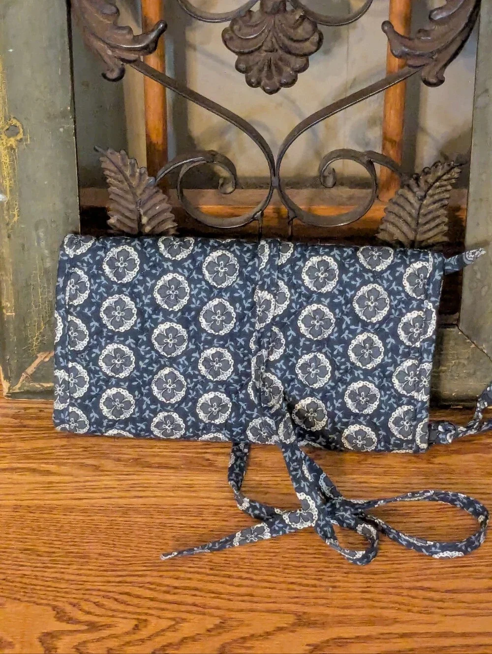 Vera Bradley Retired Indigo Cosmetic/Jewelry Travel Roll-up Bag